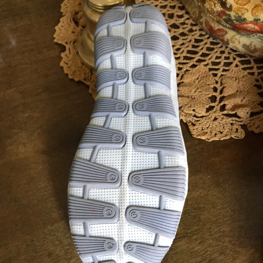 Shoes - Picture 3 of 4